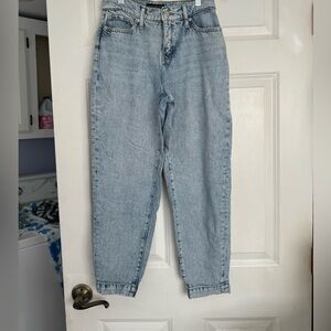Light wash jeans super cute on